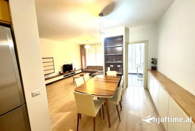 Shtepi ne shitje Apartament ne Tirane, 2+1, Mobilimi E mobiluar, Pagesa 195,000  Euro.