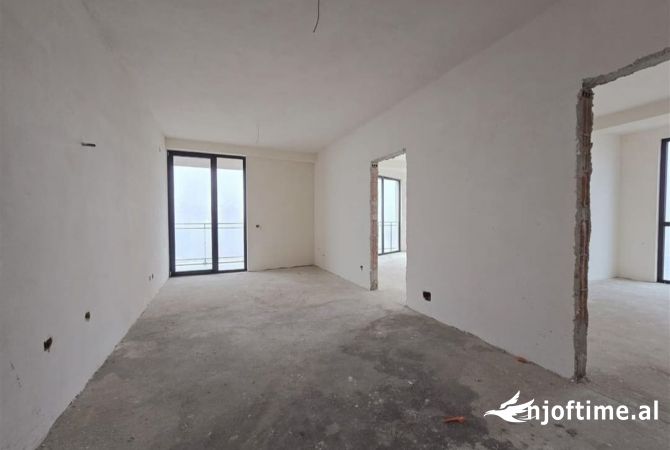 Shtepi ne shitje Apartament ne Tirane, 2+1, Mobilimi Bosh, pa mobiluar, Pagesa 210,000  Euro.