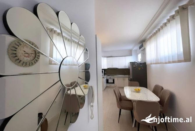 Shtepi ne shitje Apartament ne Tirane, 2+1, Mobilimi E mobiluar, Pagesa 115,000  Euro.