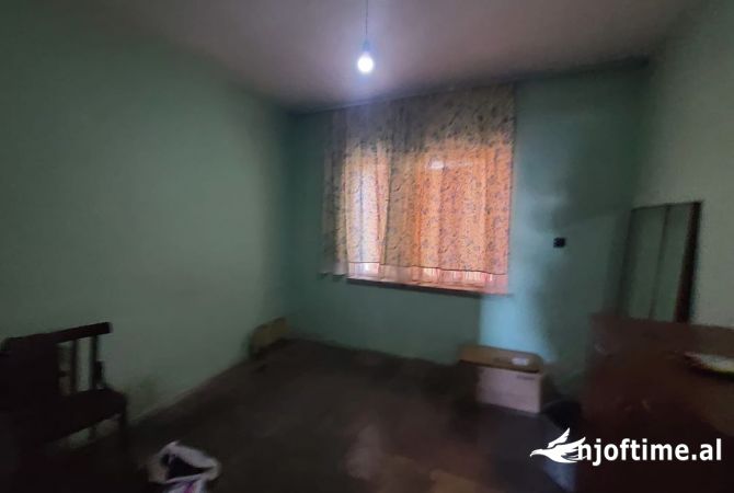 Shtepi ne shitje Apartament ne Tirane, 2+1, Mobilimi E mobiluar, Pagesa 115,000  Euro.