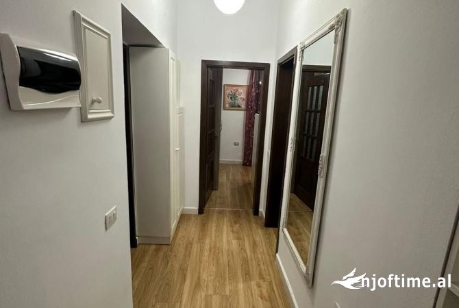 Shtepi me qera Apartament ne Tirane, 2+1, Mobilimi E mobiluar, Pagesa 65,000  Leke.