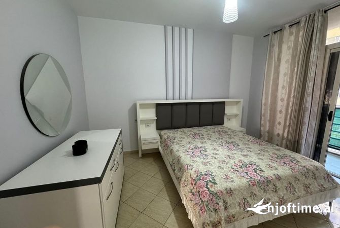 Shtepi me qera Apartament ne Tirane, 2+1, Mobilimi E mobiluar, Pagesa 650  Euro.