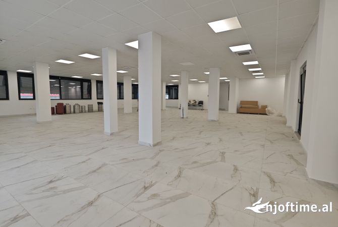 Ambient biznesi me qera 3+1 ne Tirane - 3,500 Euro