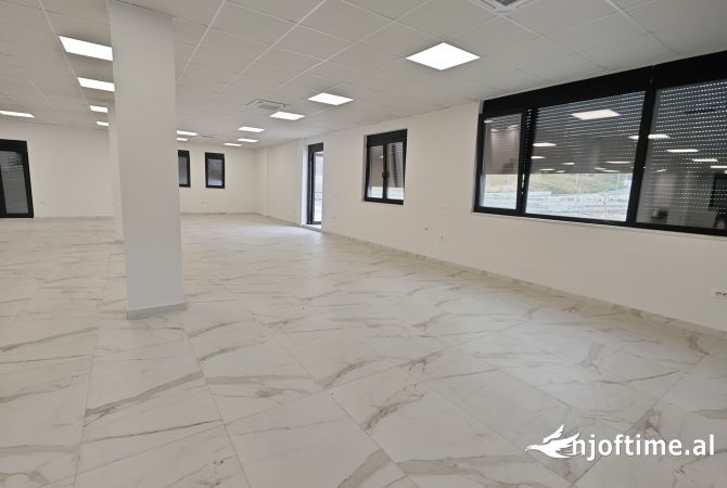 Ambient biznesi me qera 3+1 ne Tirane - 3,500 Euro