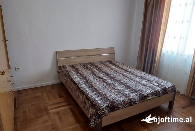 Jepet me qera per zyra te myslym shyri !