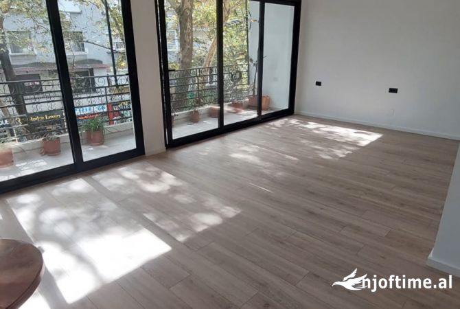 Jepet me qera per zyra te myslym shyri !