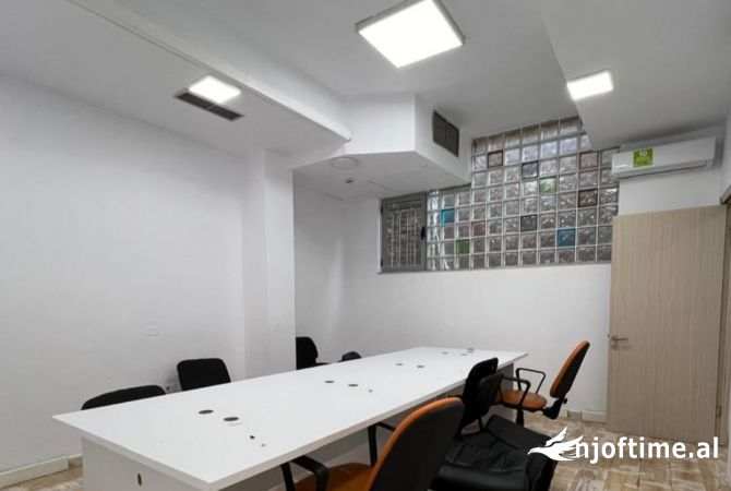 Ambient biznesi me qera 3+1 ne Tirane - 2,500 Euro