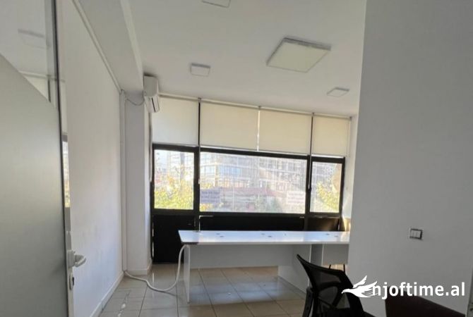 Ambient biznesi me qera 3+1 ne Tirane - 2,500 Euro