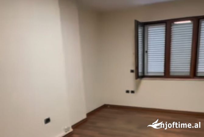 Jepet me qera ambjent per zyra prane kullave binjake.