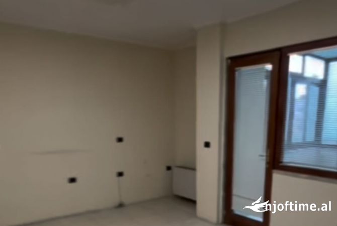 Ambient biznesi me qera 3+1 ne Tirane - 2,000 Euro