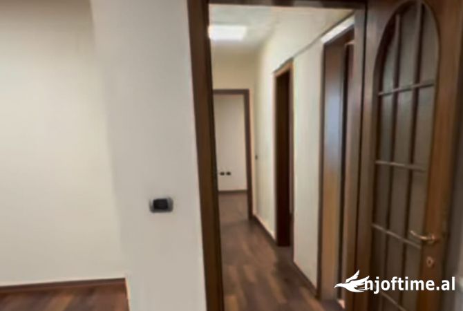 Jepet me qera ambjent per zyra prane kullave binjake.