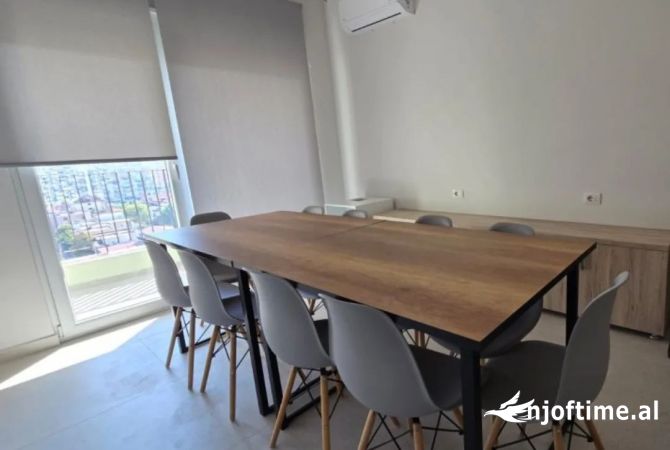 Ambient biznesi me qera 3+1 ne Tirane - 50,000 Leke