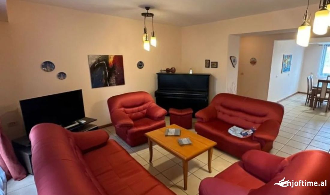 Shtepi me qera Apartament ne Tirane, 2+1, Mobilimi E mobiluar, Pagesa 550  Euro.