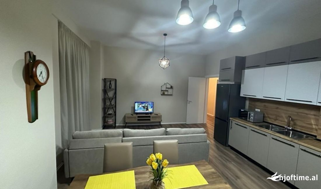 Shtepi me qera Apartament ne Tirane, 2+1, Mobilimi E mobiluar, Pagesa 800  Euro.