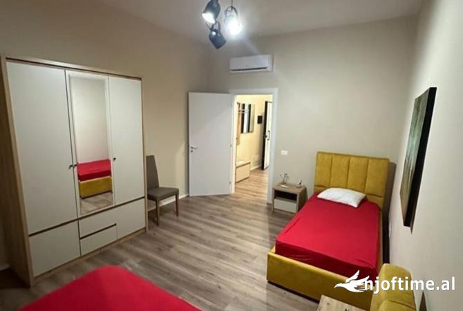 Shtepi me qera Apartament ne Tirane, 2+1, Mobilimi E mobiluar, Pagesa 800  Euro.