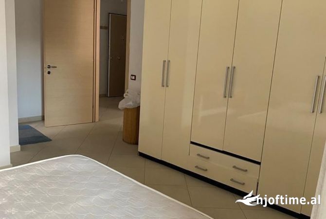 Shtepi me qera Apartament ne Tirane, 2+1, Mobilimi E mobiluar, Pagesa 450  Euro.