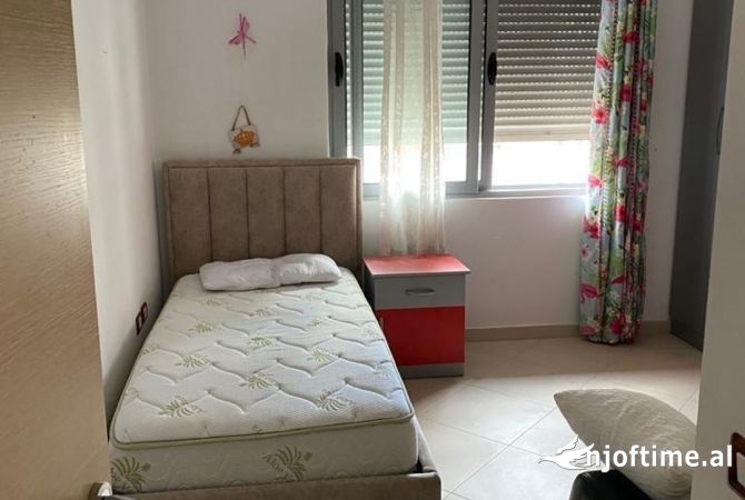 Shtepi me qera Apartament ne Tirane, 2+1, Mobilimi E mobiluar, Pagesa 450  Euro.