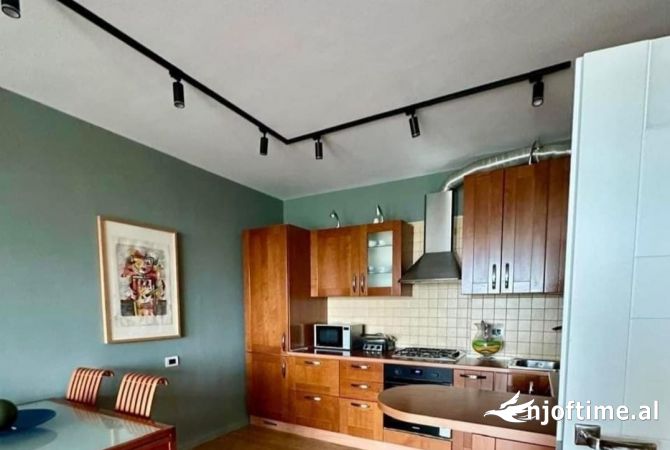 Shtepi me qera 2+1 ne Tirane - 1,300 Euro