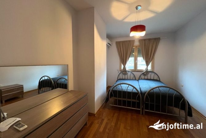 Shtepi me qera Duplex(shtepi me 2 kate) ne Tirane, 3+1, Mobilimi E mobiluar, Pagesa 1,500  Euro.