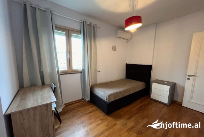 Shtepi me qera Duplex(shtepi me 2 kate) ne Tirane, 3+1, Mobilimi E mobiluar, Pagesa 1,500  Euro.