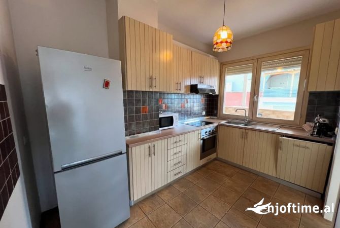 Shtepi me qera 3+1 ne Tirane - 1,500 Euro
