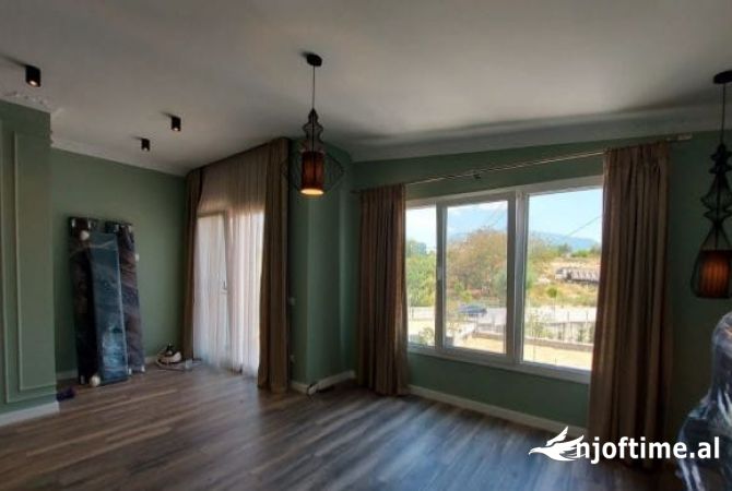 Shtepi me qera Vila Luksoze ne Tirane, 3+1, Mobilimi E mobiluar, Pagesa 3,000  Euro.