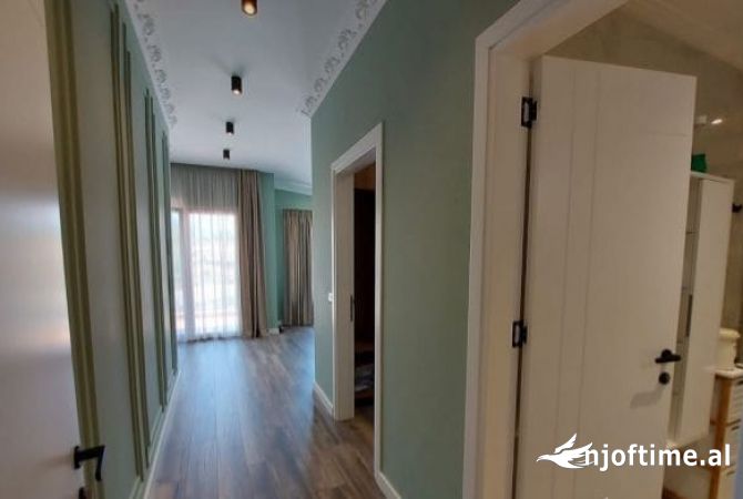 Shtepi me qera Vila Luksoze ne Tirane, 3+1, Mobilimi E mobiluar, Pagesa 3,000  Euro.