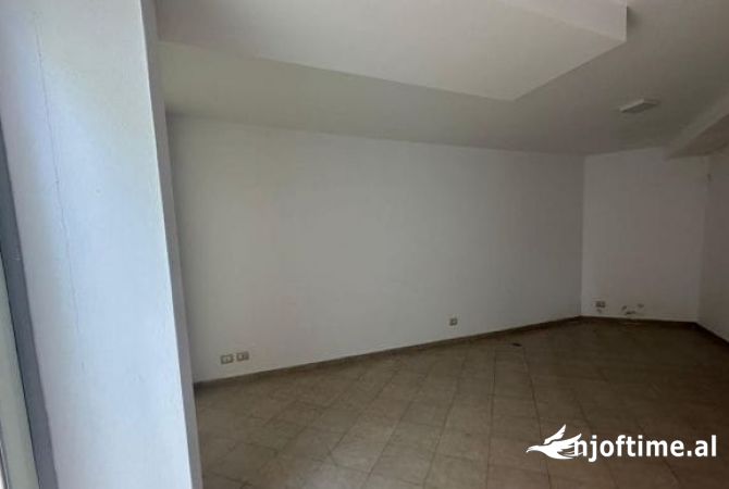 Ambient biznesi me qera 1+1 ne Tirane - 25,000 Leke
