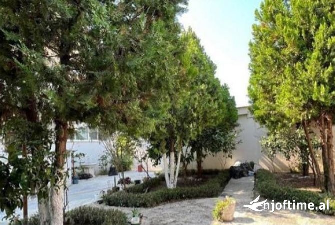 Shtepi ne shitje Shtepi Private ne Tirane, 3+1, Mobilimi E mobiluar, Pagesa 195,000  Euro.