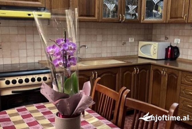 Shtepi me qera Apartament ne Tirane, 2+1, Mobilimi E mobiluar, Pagesa 50,000  Leke.