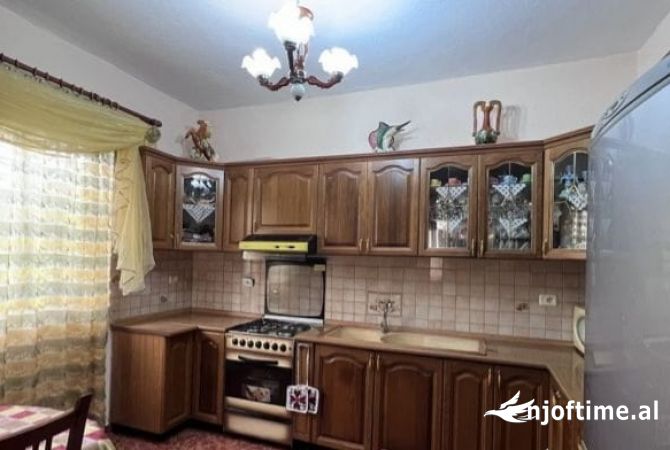 Shtepi me qera 2+1 ne Tirane - 50,000 Leke