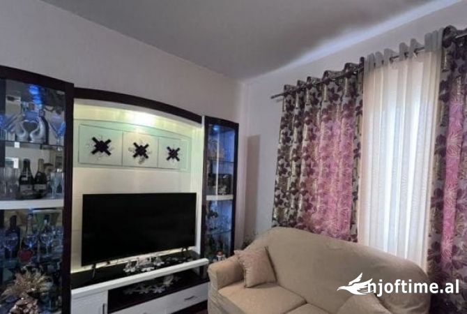 Shtepi me qera 2+1 ne Tirane - 50,000 Leke