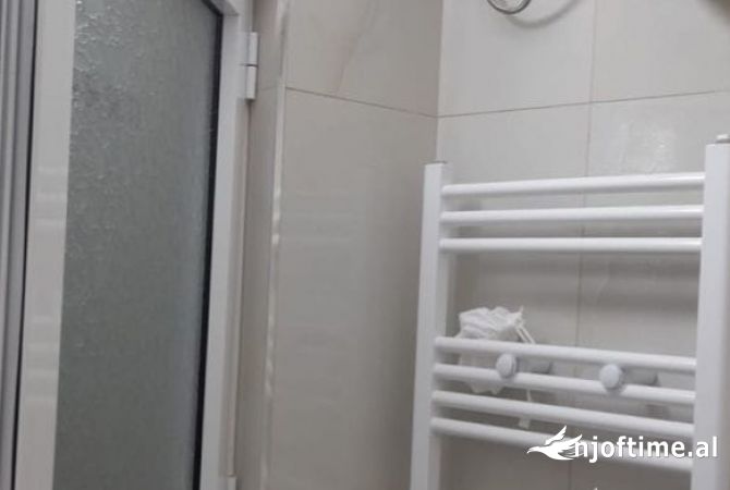 Shtepi me qera Apartament ne Tirane, 2+1, Mobilimi E mobiluar, Pagesa 65,000  Leke.