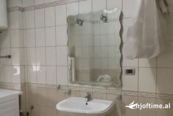 Shtepi me qera 2+1 ne Tirane - 65,000 Leke