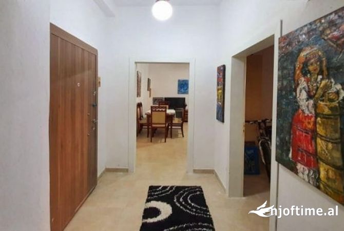 Shtepi ne shitje Apartament ne Tirane, 2+1, Mobilimi E mobiluar, Pagesa 140,000  Euro.