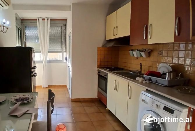 Shtepi me qera 1+1 ne Tirane - 60,000 Leke