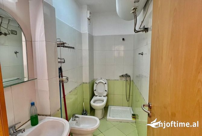 Shtepi ne shitje Apartament ne Tirane, 1+1, Mobilimi E mobiluar, Pagesa 160,000  Euro.