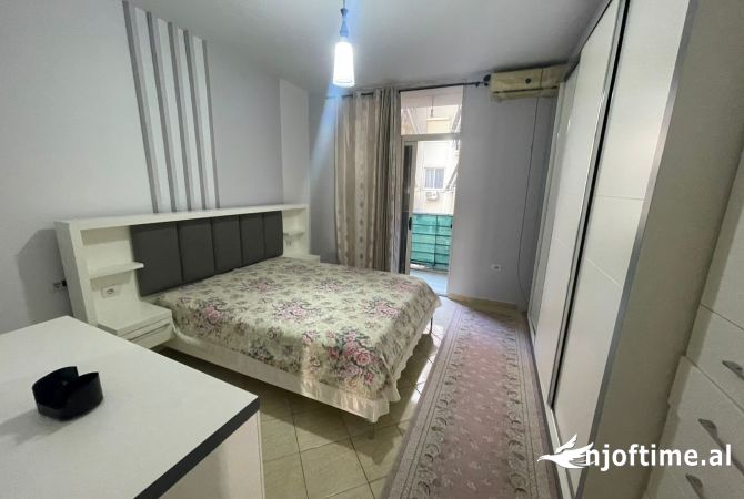 Shtepi me qera Apartament ne Tirane, 2+1, Mobilimi E mobiluar, Pagesa 65,000  Leke.