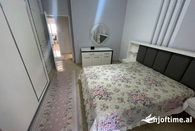 Shtepi me qera Apartament ne Tirane, 2+1, Mobilimi E mobiluar, Pagesa 65,000  Leke.