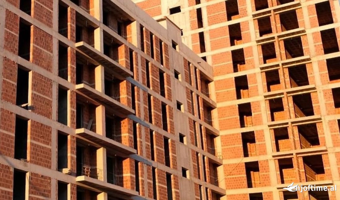 Shtepi ne shitje Apartament ne Tirane, 1+1, Mobilimi Bosh, pa mobiluar, Pagesa 115,000  Euro.