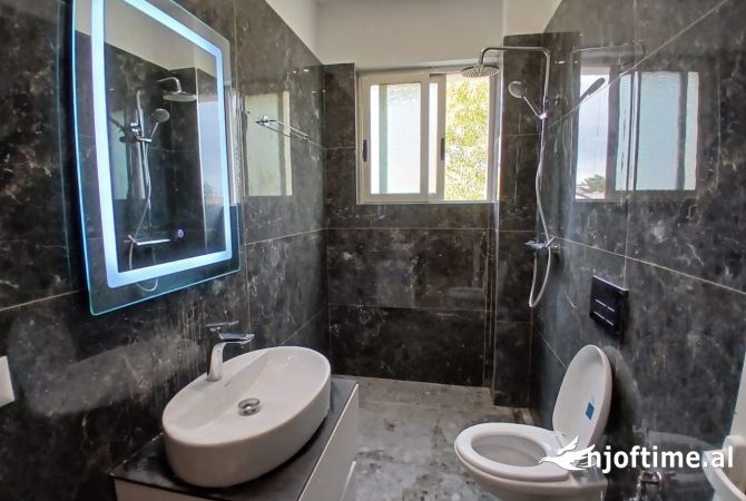 Shtepi ne shitje Apartament ne Tirane, 1+1, Mobilimi Bosh, pa mobiluar, Pagesa 125,000  Euro.