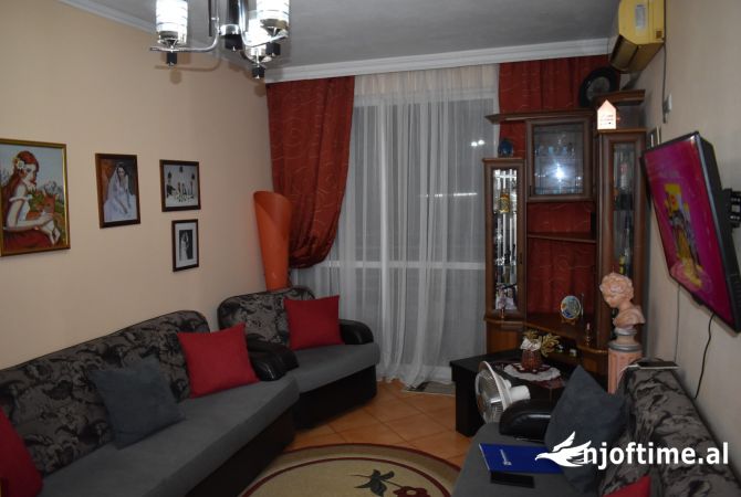 Shtepi ne shitje Apartament ne Tirane, 3+1, Mobilimi E mobiluar, Pagesa 168,000  Euro.