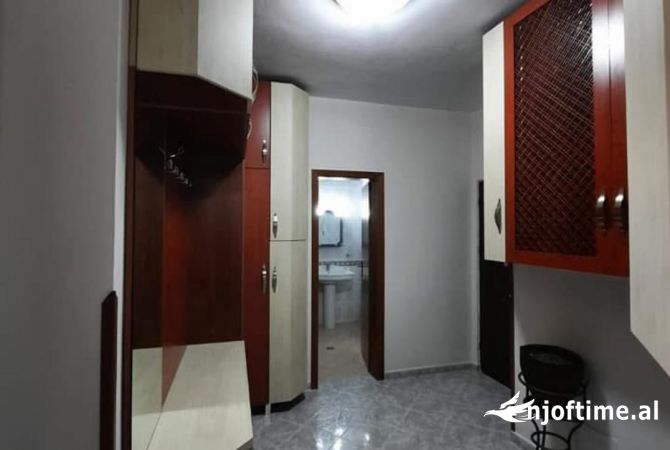 Shtepi ne shitje Apartament ne Tirane, 2+1, Mobilimi E mobiluar, Pagesa 216,600  Euro.