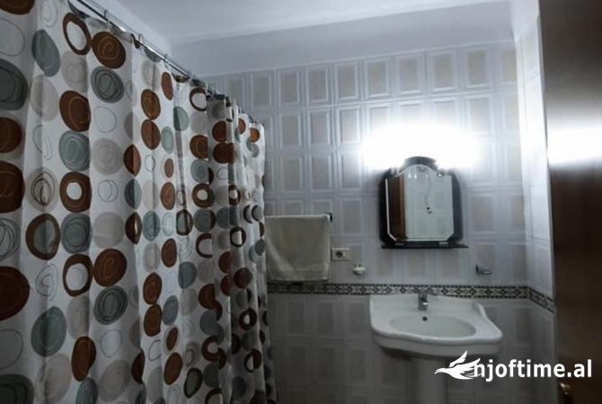 Shtepi ne shitje Apartament ne Tirane, 2+1, Mobilimi E mobiluar, Pagesa 216,600  Euro.