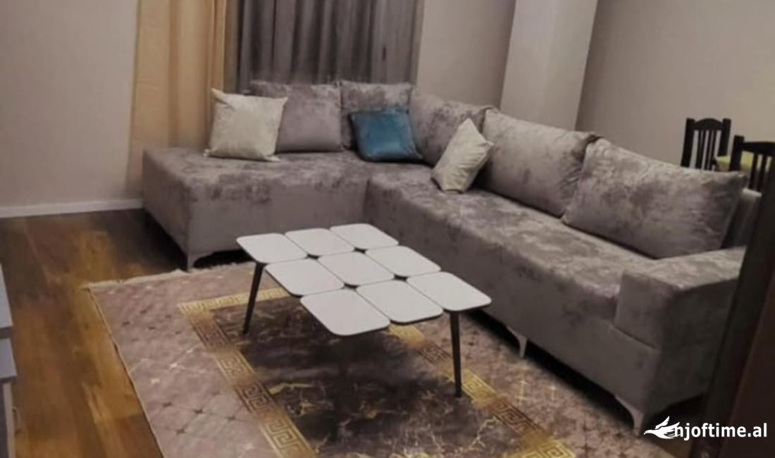 Shtepi me qera Apartament ne Tirane, 2+1, Mobilimi E mobiluar, Pagesa 700  Euro.