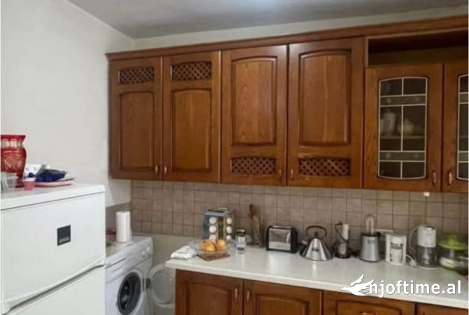 Shtepi me qera Apartament ne Tirane, 2+1, Mobilimi E mobiluar, Pagesa 700  Euro.