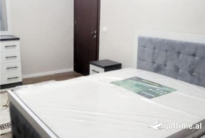 Shtepi me qera Apartament ne Tirane, 2+1, Mobilimi E mobiluar, Pagesa 700  Euro.