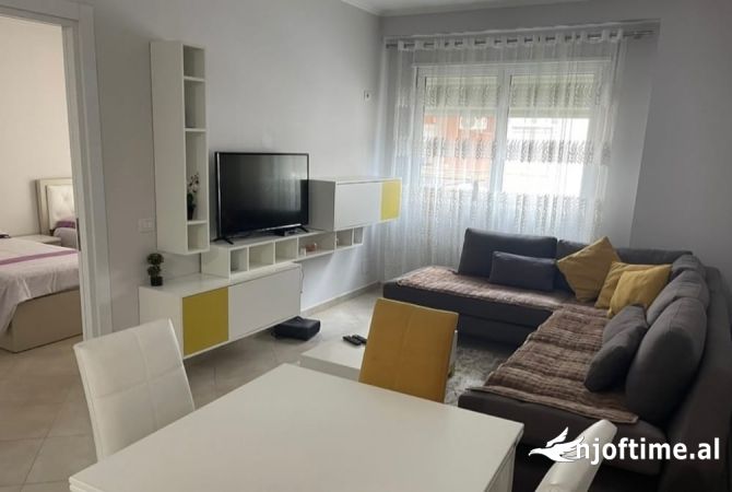 Shtepi me qera 2+1 ne Tirane - 700 Euro