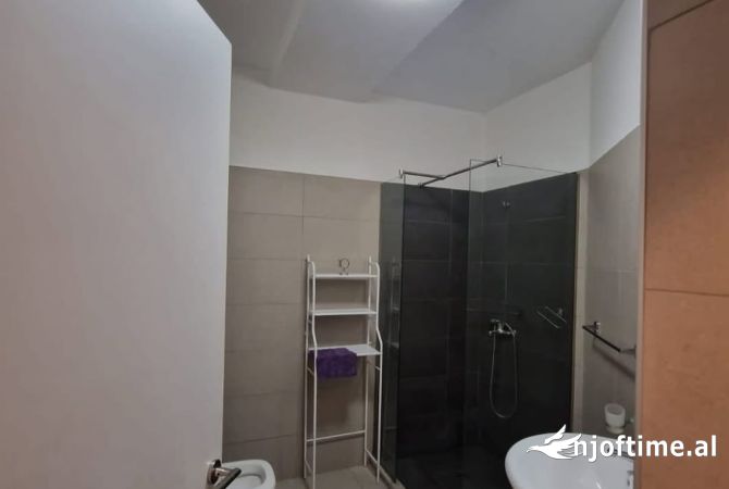 Shtepi me qera Apartament ne Tirane, 2+1, Mobilimi E mobiluar, Pagesa 700  Euro.