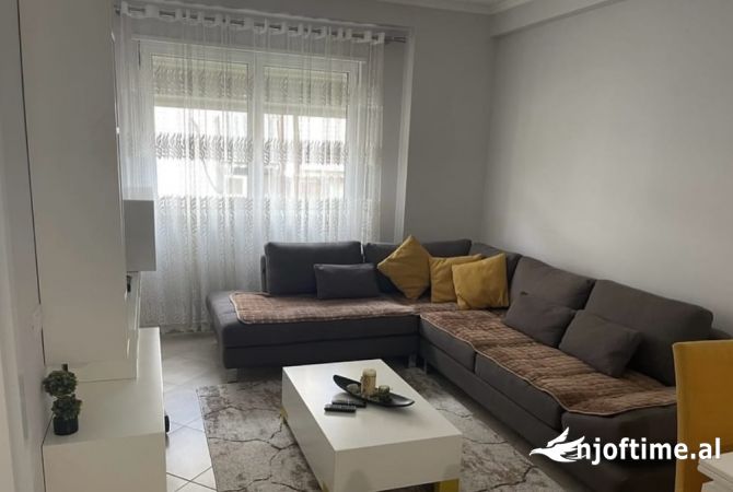 Shtepi me qera 2+1 ne Tirane - 700 Euro